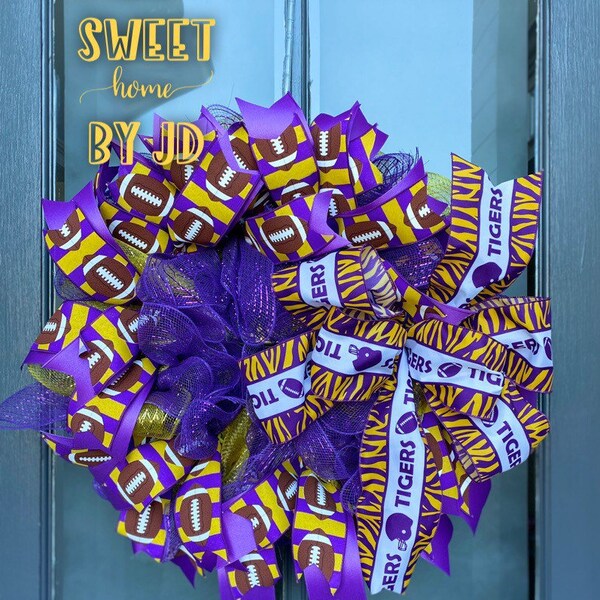 LSU Tigers, LSU wreath, front door wreath, football wreath, tiger wreath, purple and gold, paw prints, deco mesh wreath