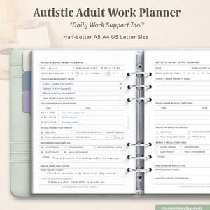 Peut inclure: Un planificateur de travail quotidien pour adultes autistes, relié par spirale. Il comprend des sections pour les tâches, les blocs de concentration et l'énergie d'interaction sociale. Le planificateur est intitulé "Autistic Adult Work Planner".