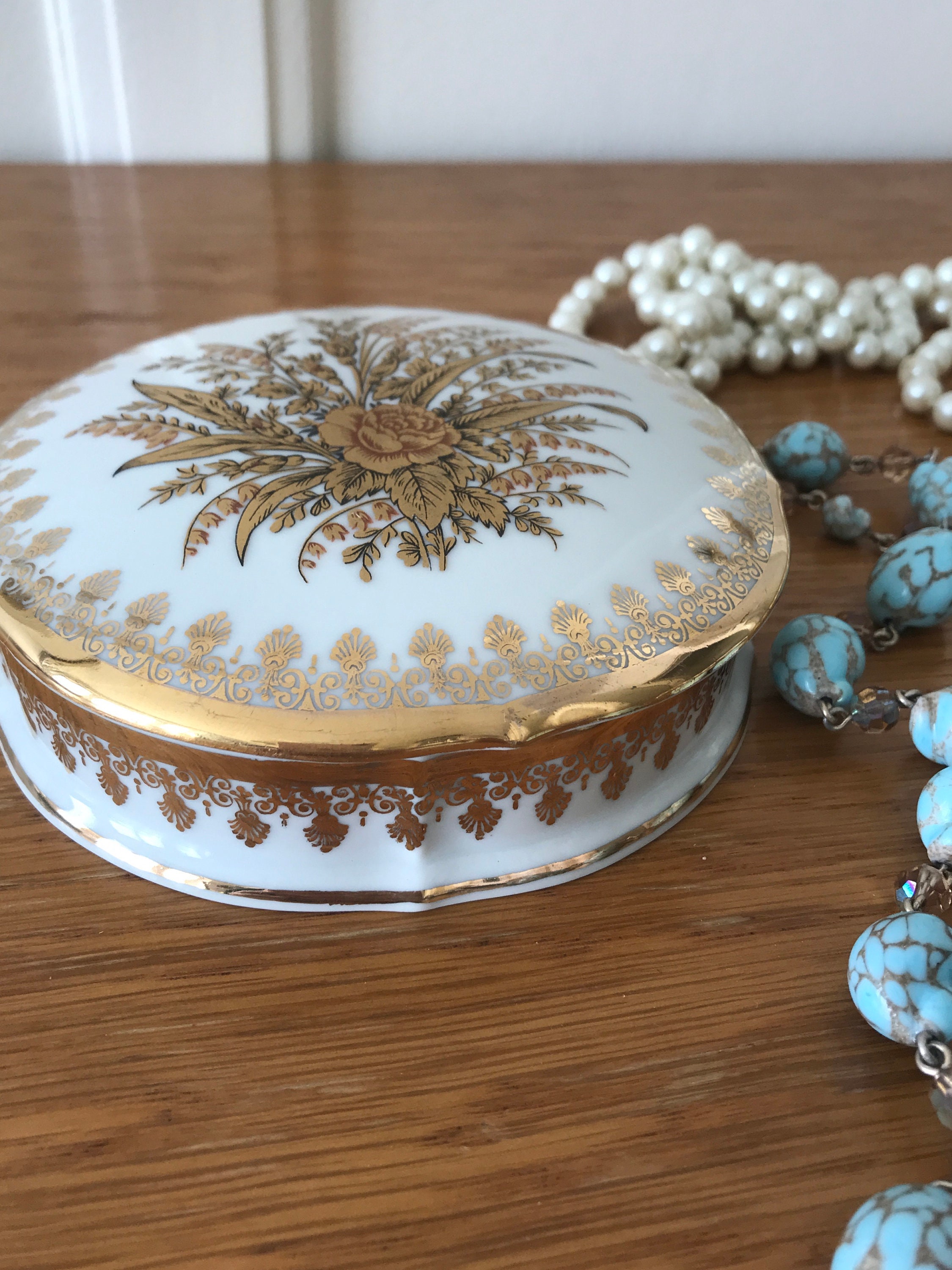 Bonbonnière Ancienne en Porcelaine de Limoges Dorée