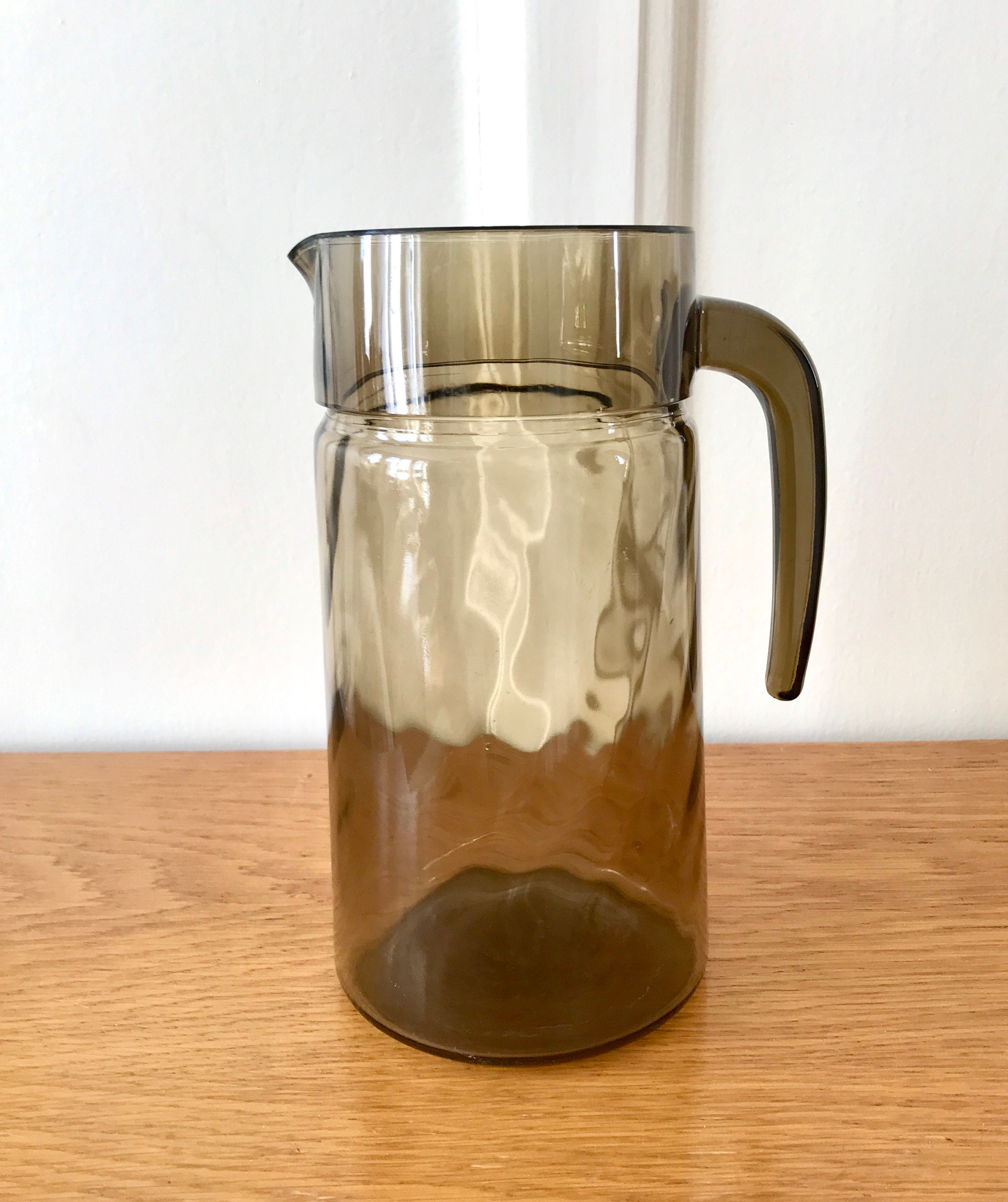 Pichet à Eau Vintage en Verre Fumé