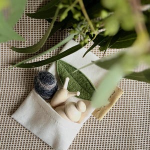 Wooden Snail BLANK - Storytelling - Pretend Play - Nature Play - Imagination - Steiner - Gift