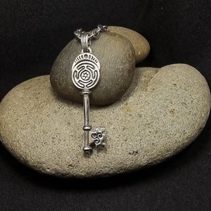 Wicca Pendant Hecate Key Strophalos and Witch&#39;s Knot 6 cm 11 gr in 925 silver