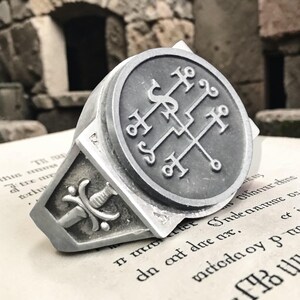 Anello con spada del Conte Andromalius Ars Goetia Master's Sword in argento sterling 925, amuleto di giustizia e punizione, 2,2 cm, 18 g, gioiello fatto a mano, Demone 72