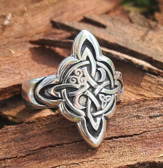 Anillo Nudo de Bruja y S mbolos Celta con Trece Runas de Brujas en