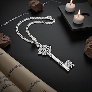 Witch's Knot Key Pendant in 925 Sterling Silver, Celtic Protection Amulet, White Magic, Wiccan Jewelry for Connection and Spiritual Balance, Handmade