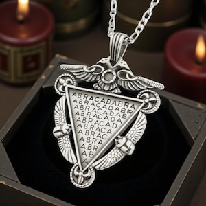 Dije Abracadabra y Alas de Isis Plata 925 Amuleto Sanacion Alquimia Hecho a Mano 15 Gramos Joyeria Ritual Mistico y Esoterico Magia Antigua