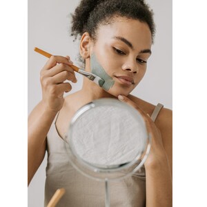 100% Natural Kaolin Clay- Face Mask Exfoliating Detox Treatment Powder