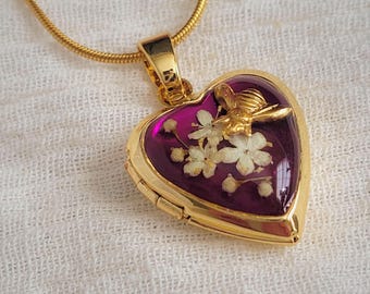 Pressed Flower Memorial Locket, Real Flower Bee Charm Necklace, Cottagecore Botanical Jewelry, Bridesmaid Gift, Gold Heart Locket for Her