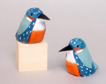 Hand-Carved Wooden Bird Figurine (Hummingbird) – Decorative Painted Bird
