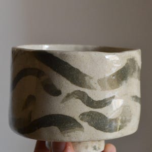 Handgjord skål i stengods – Hantverkskeramik, abstrakt dekoration, unik, handgjord skål