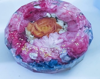 Custom Handmade Beautiful Faceted Jewelry Dish! #weddingflowerpreservation #specialflowerpreservation #trinketdish #jewelrydish #resin