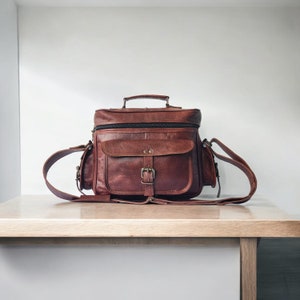 Sac pour appareil photo en cuir - Étui personnalisé pour appareil photo reflex numérique et sans miroir, style vintage avec bandoulière réglable, sac pour appareil photo de voyage fabriqué à la main