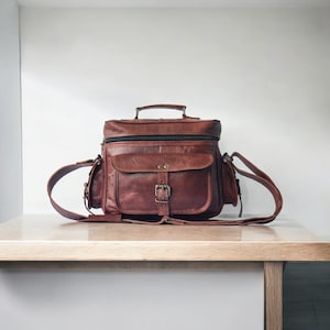 Borsa fotografica in pelle personalizzata per DSLR/SLR, custodia per fotocamera compatta con 3 tasche, fodera in velluto, tracolla regolabile, compatibile con Nikon, Canon, Sony
