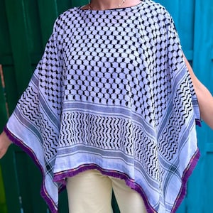 Capa tipo poncho, blusa, parka, estampado árabe, diseño iraquí, keffiyeh, shemagh, encaje arcoíris, bordado, volantes, borlas, detalles de cuentas, arte