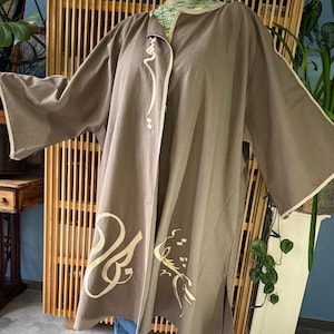 Vestido tipo blazer de lino hecho a mano, caftán con letras árabes, caligrafía, detalles bordados, chaqueta abaya, caftán, bata, kimono, capa, chaleco, túnica