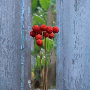 Fiore di cartapesta con bocciolo di rosa a stelo lungo, composizione floreale di cotone mache, decorazione per la casa e l'ufficio, regalo per lei, primo regalo di nozze