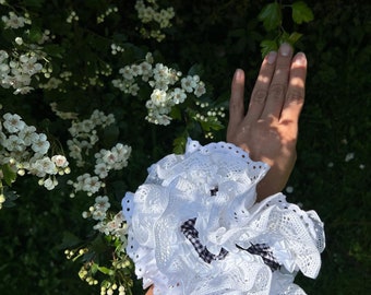 Beautiful Super Queen Gingham Scrunchie made from cotton and beautiful cotton trim