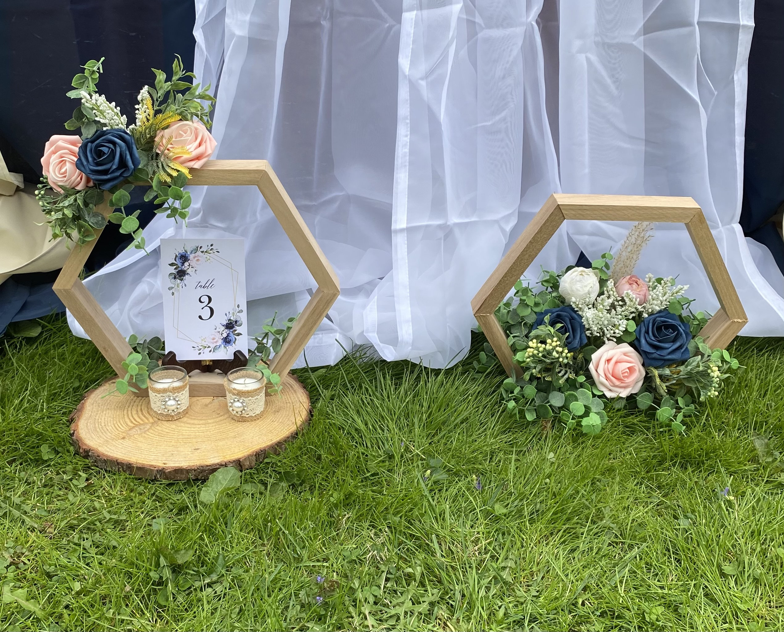 3 Mini Easels, Wood Mini Easels, Wedding Centrepiece, Table Centrepiece,  Wedding Signs, Wedding Table Decor, Party Centrepieces -  Denmark