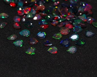 Opale noire, opale noire à facettes, poire, opale noire Welo, opale noire flashy, pierre précieuse naturelle, pierre non sertie, 6 x 4 mm