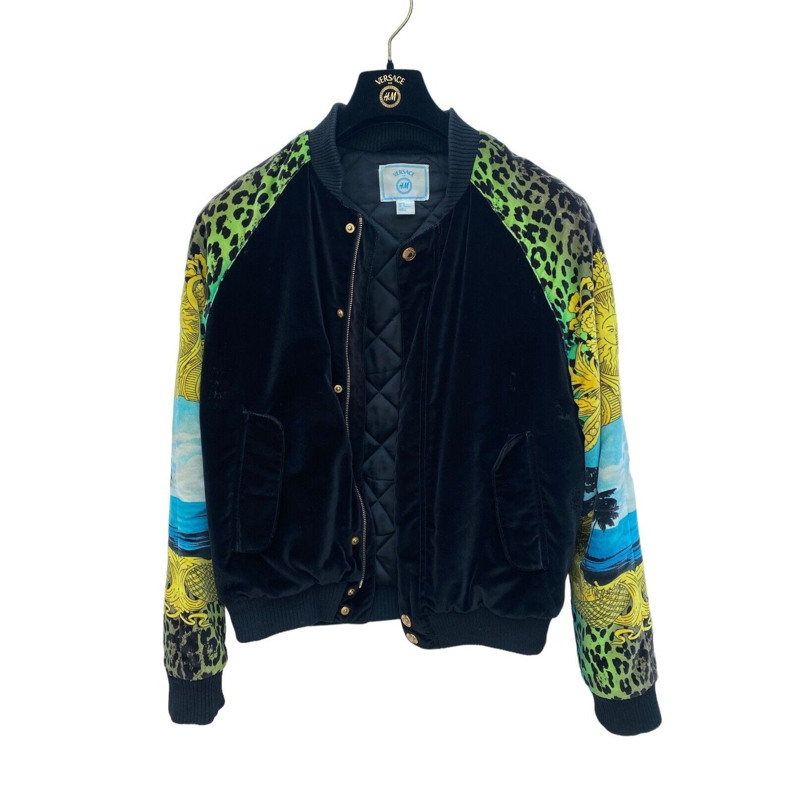 ヴェルサーチ X H&M レア レオパード ボンバー ジャケット ヴェルサーチ X H&M レア レオパード ボンバー ジャケット