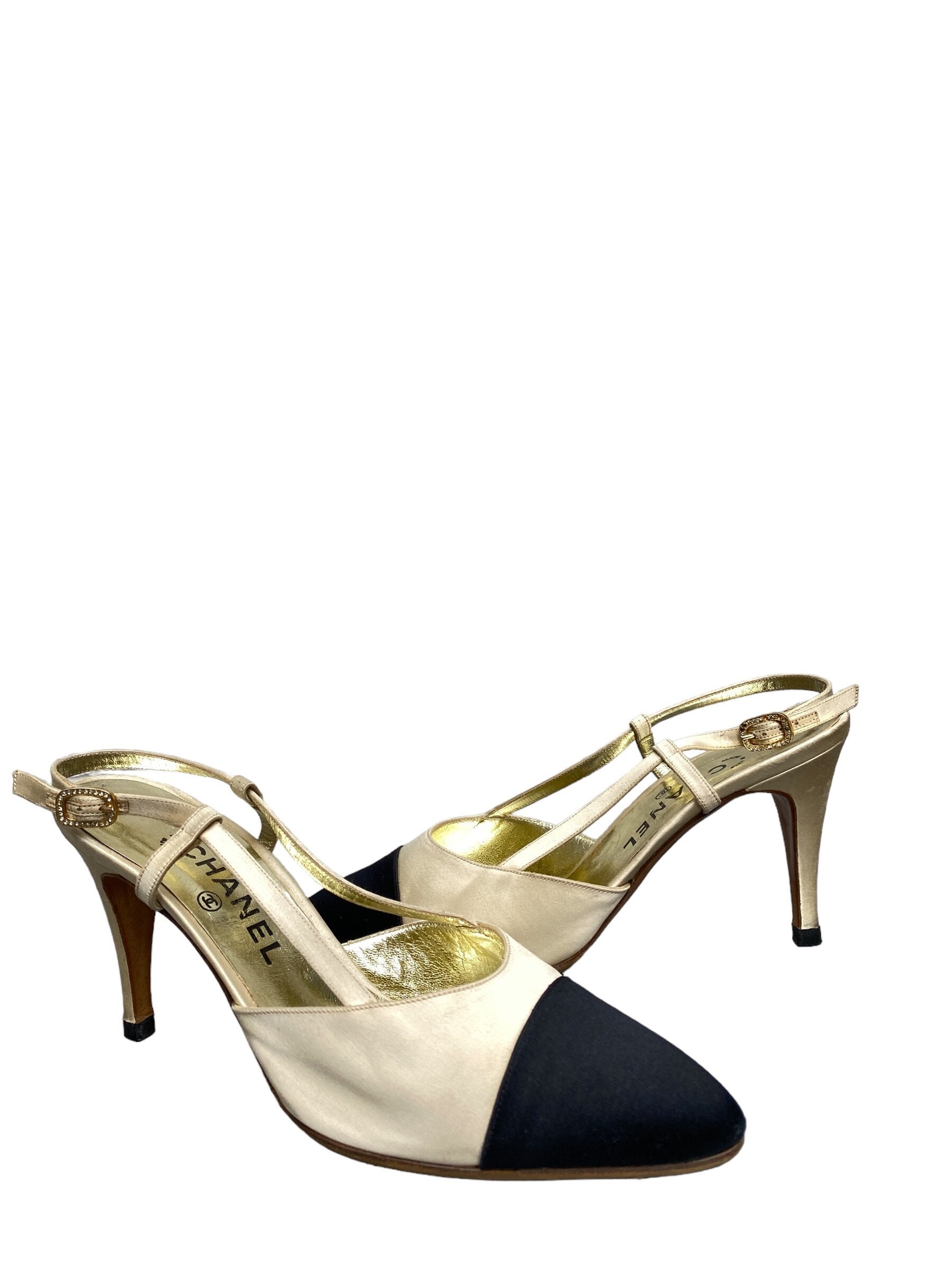 Chanel Ivory / Black Slingback Pumps Heels Shoes Size 39 1/2 / 