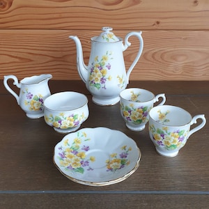 8-delige koffieservies Royal Albert jaren &#39;50 NAAMLOOS met primulette geel paars goud