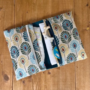 Windeltasche / Wickeltasche für unterwegs, Pfauenfeder grün metallic