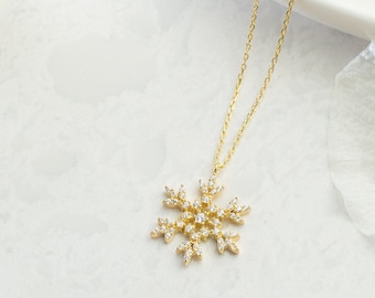 Snowflake Necklace Sterling Silver, Snowflake Gold Pendant, Dainty Silver Necklaces for Women, Gold Jewelry for Bridesmaid, Mothers Day Gift