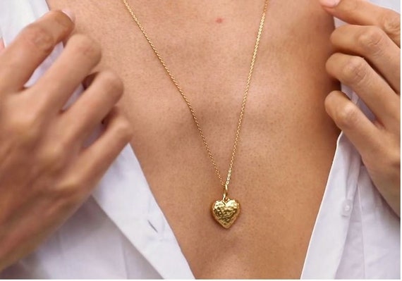 Hammered heart necklace deals
