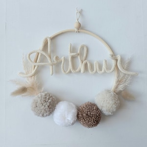 Couronne prénom garçon ou fille pompons fleurs séchées et tricotin pour déco chambre enfant bébé cadeau noël naissance et anniversaire