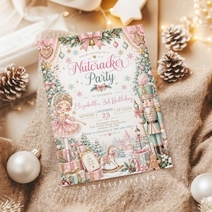 Op de afbeelding: Een rechthoekige uitnodigingskaart met een Notenkraker-thema in roze en groene tinten. De tekst luidt: You're invited to a Nutcracker Party to celebrate Elizabeth's 3rd Birthday, Saturday December 23 at 1:30PM, Elizabeth's House.