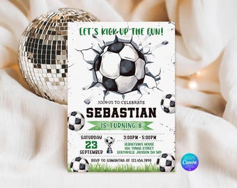 Könnte beinhalten: Eine rechteckige Geburtstagseinladungskarte mit einer Grafik eines schwarz-weißen Fußballs, der durch eine Wand bricht. Der Text lautet: LET'S KICK-UP THE FUN! JOIN-US TO CELEBRATE SEBASTIAN IS TURNING 8. Enthält Datum, Uhrzeit, Adresse und RSVP.