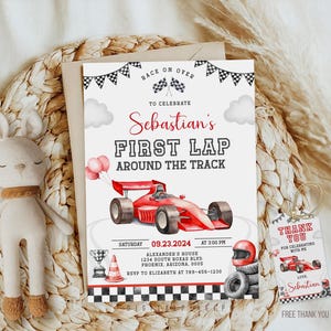 レースカーの1歳の誕生日招待状、ファーストラップ（デジタルダウンロード）