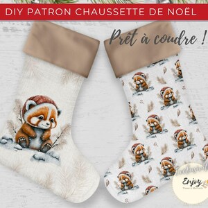 Peut inclure: Deux patrons de chaussettes de Noël représentant des pandas roux. La première chaussette est blanche avec un panda roux au centre et un revers brun. La deuxième chaussette est blanche avec un motif répété de pandas roux et un revers brun. Le texte "Prêt à coudre!" est imprimé sur la deuxième chaussette.