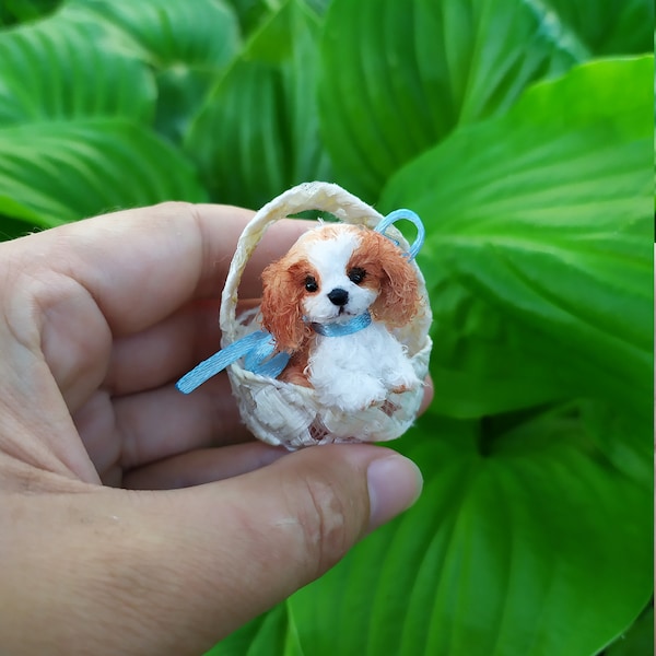 Miniatur realistischer Hund King Charles Spaniel Welpe Minitoy Ooak Hund 1,18 Zoll Haustier für Puppenzubehör Puppenhaus Miniatur Sammlerspielzeug