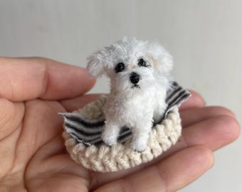 Miniature maltese dog doll in crochet bed realistic mini puppy dollhouse decor companion Blythe Qbaby bjd OB11 pet dog lover’s gift keepsake
