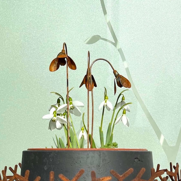 3D Metal Snowdrop Flower - Exterior Art Decor - Rusty Ornament for Vase and Plant Pot - Rusted Metal Yard Decor - Garden Flower Design