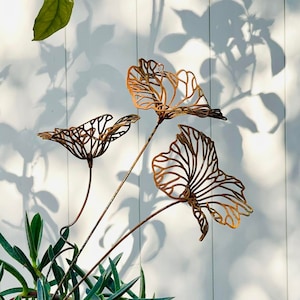 Rusty Metal Flower Sculpture: Garden Art Plant Stake
