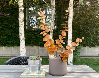 Rostiger Eukalyptus und Farn Blumenstrauß - Pflanzenverzierung aus Metall - Haus und Garten Boho Dekor - Rustikale Gartenkunst Möbel - Garten Design Geschenk