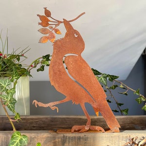 Rusted Metal Crow Garden Fence Topper: Rustic Raven Decor