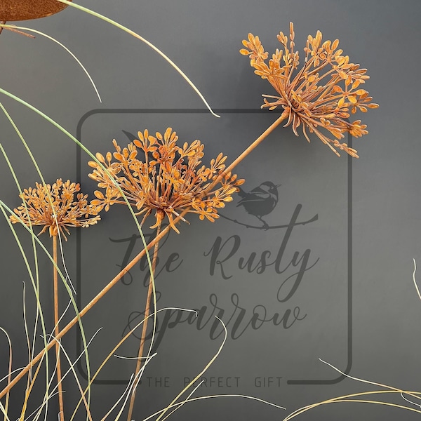 Garden Decor - Rusted Metal Flower Sculpture - Cow Parsley