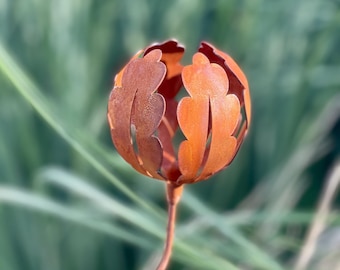 Blooming Flower - Rusted Metal Garden Stake – Rustic Outdoor Garden Art