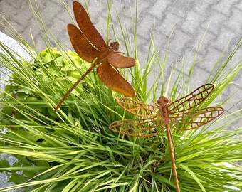 Scultura libellula - Decorazione da parete - Arte da giardino arrugginita - Ornamenti da esterno - Animali da cortile in metallo - Palo di metallo arrugginito - Mobili da giardino