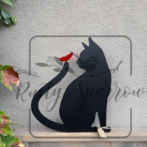 Schwarze Katze Gartenstecker: Metall Gartendeko mit rotem Schmetterling