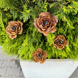 Rusty Rose Sculpture - Flower Plant Stake for Home and Garden Decor - Metal Garden Art - Plant Pot Decor Ornament