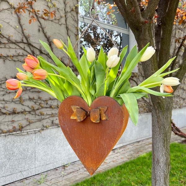 Rustieke hartvormige plantenpot - tuinontwerp - creatieve plantenhouder - metalen buitenvaas - exterieur metalen kunst