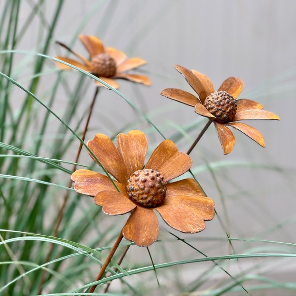 3D Chamomile-Daisy Metal Sculpture - Rusty Garden Stake - Rusted Flower Yard Decor - Outdoor Garden Art