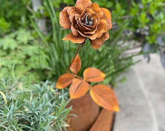 Rusty Rose Sculpture - Flower Plant Stake - Home and Garden Decor Ornament - Metal Garden Art Furniture - Plant Pot Decor