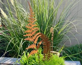 Rusty Fern Leaves - Metal Bouquet Rusted Metal Plant Stake - Home and Garden Decor Ornament - Metal Garden Art Furniture - Garden Decor Gift