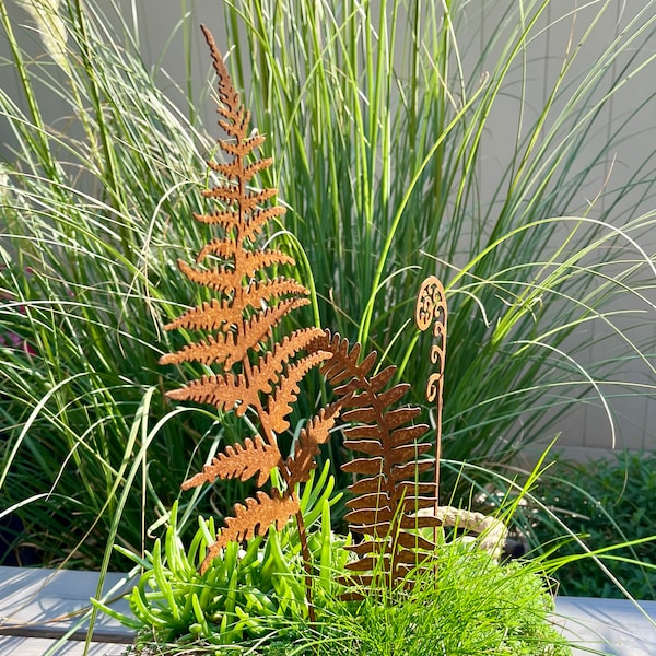 Rusty Fern Leaves - Metal Bouquet Rusted Metal Plant Stake - Home and Garden Decor Ornament - Metal Garden Art Furniture - Garden Decor Gift